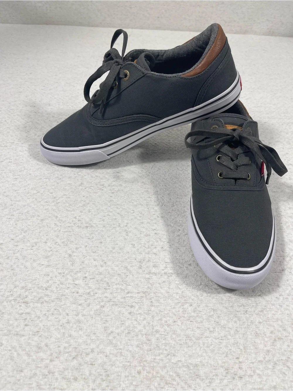Levi’s Men’s Gray Low Top Sneakers Size 7 Casual Shoes SKU# 0492